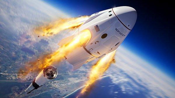 Ayrıca 2010'da uzaya gönderdiği Dragon ile, bir uzay aracını uzaya fırlatıp yörüngeye oturtan ve bu uzay aracını başarılı bir şekilde dünyaya geri getiren ilk özel şirket oldu.