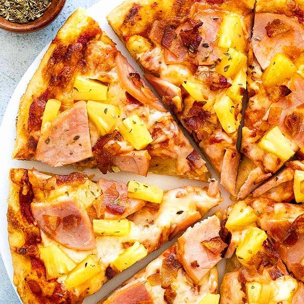 4. Kanada-Hawaii pizzası ya da ananaslı pizza