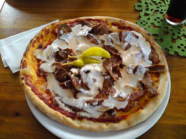 28. İsveç-Kebap pizza