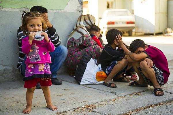 Ayrıca dilencilik hem bir suç hem de bir kabahat. Türk Ceza Kanunu’na göre eğer 15 yaşından küçük çocuklar dilendiriliyorsa bu bir suç.