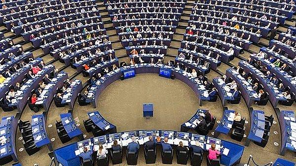 Rusya yönetiminin kararı, Avrupa Konseyi Parlamenter Meclisinin (AKPM) Rusya'nın üyeliğine dair bir oylamaya hazırlandığı anda geldi.