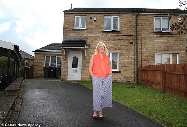 Затем Клэр выставила свой дом (на фото в 2017 году) на рынок, чтобы посмотреть, есть ли к нему интерес, и его купили уже через шесть часов.