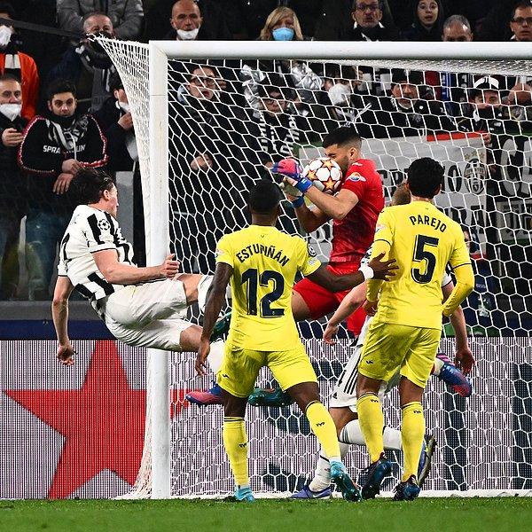 Juventus ile Villarreal arasında oynanan karşılaşmanın ilk yarısı beraberlikle sona erdi.