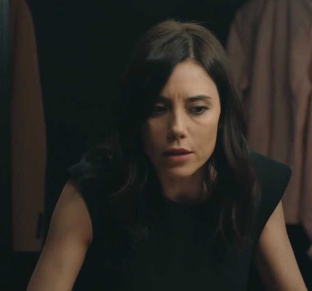 Her Bolumu Ayri Olayli Sadakatsiz Dizisinin 52 Bolumunde Derin Ve Asya Nin Kiyafetleri