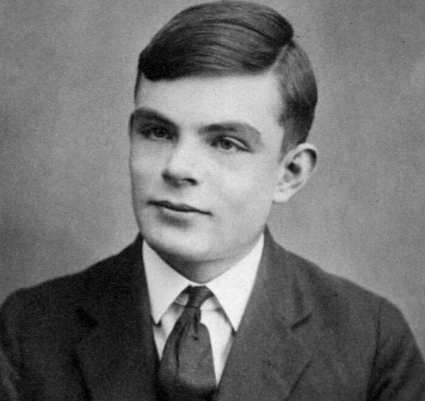 2. "Bunu herkes bilir ama İngiltere'de Nazilerin enigma kodunu kırmaya yardım eden Alan Turing, eşcinsel olduğu için tutuklandı ve ıllar önce yardım ettiği hükümet tarafından kimyasal olarak hadım edildi."