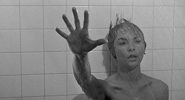 12. Marion Crane'in Psycho filmindeki ünlü duş sahnesini çektikten sonra Janet Leigh, "duş almayı bıraktı ve sadece banyo yapabiliyordu."