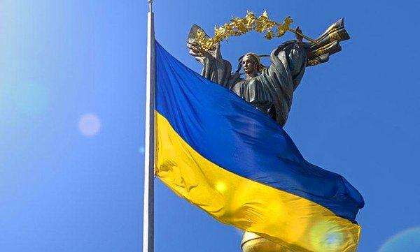 4. Rusya’nın 24 Şubat'ta başlattığı işgali sürerken, Ukrayna’dan kripto paralarla ilgili oldukça önemli bir hamle geldi. Ülkenin Devlet Başkanı Zelenski, Bitcoin ve diğer kripto paraları resmi olarak yasallaştıran yeni yasayı imzaladı.