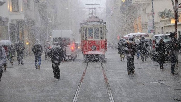 Son Dakika Vali Ali Yerlikaya Açıkladı: 18 Mart İstanbul'da Okullar Tatil mi? Kar Tatili Var mı?