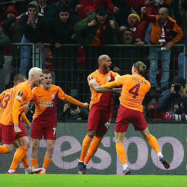 İlk yarı 1-1 eşitlikle tamamlandı.