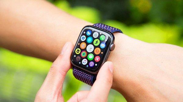 Apple Watch, kullanıcının yaşadığı acil durumu açıklamanın yanı sıra acil servislere de tam konumu gönderebiliyor.