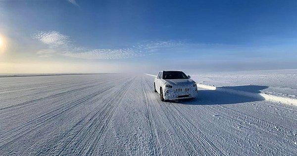 9. Ülkemizin geniş bir kısmında etkisini gösteren kar ile birlikte yerli elektrikli otomobil Togg da kendini karlar arasında gösterdi. Togg'un hesabından paylaşılan yeni videoda, 'Zorlu hava koşullarına hazırlanıyorum' denildi.