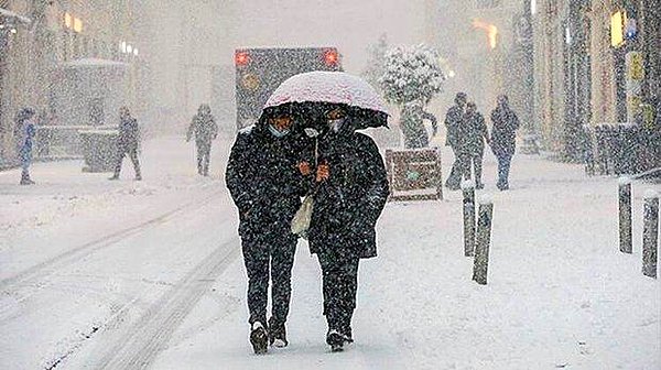 Mart ayında yeniden İstanbul'a uğrayan kar tüm şehirlileri şaşırttı.