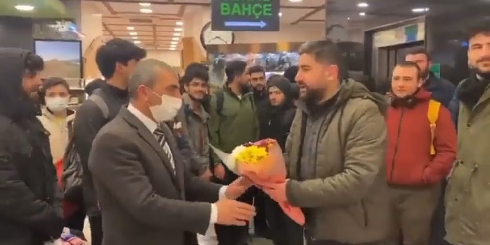 Adem Özköse'den Üsküdar'da Bir Çifte 'Fazla Yaklaşmayın' Uyarısında Bulunan İşletme Sahibine Tebrik Ziyareti