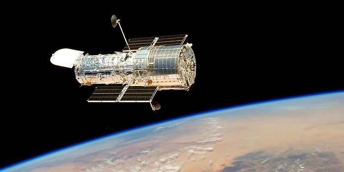 NASA, Hubble Uzay Teleskopu'nun İki Farklı Teknoloji Kullanarak Çektiği Muhteşem Fotoğrafı Paylaştı