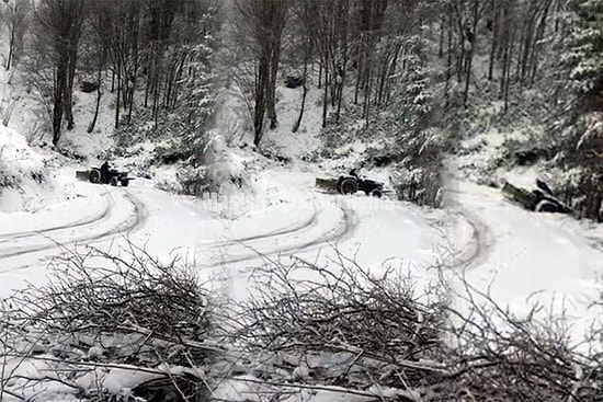 Karlı Yolda Drift Yapıp Kaydetmek İsteyen Traktör Şoförü Uçuruma Yuvarlandığı Anları Kaydetti
