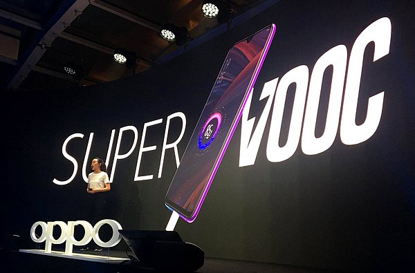 7. Akıllı telefon kullanıcılarının ortak derdi olan pil ömrü için Oppo, yeni bir teknolojiyle sektörde isminden söz ettirecek. Oppo’nun MWC 2022’de tanıttığı SUPERVOOC Flash Charger teknolojisi hızlı şarj yaparken pil ömrünü uzatmayı vadediyor.