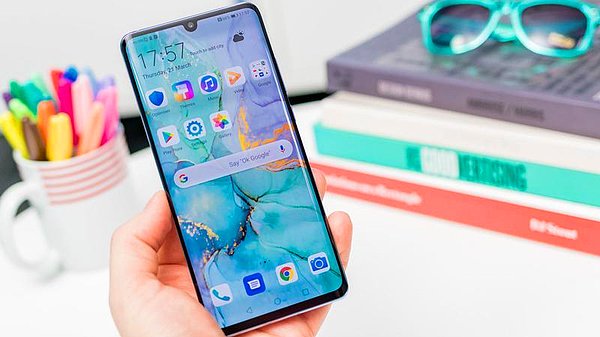 11. Huawei’nin yeni amiral gemisi Huawei P50 Pro, katlanabilir akıllı telefonu Huawei P50 Pocket ve Huawei nova 9 SE modelleri ülkemizde satışa çıktı. Şık tasarıma sahip yeni modellerin fiyatları ve özelliklerini paylaşıyoruz.