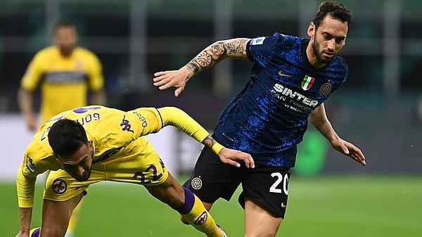 6. Inter forması giyen Hakan Çalhanoğlu, Fiorentina maçında 90 dakika mücadele ederken, taraflar sahadan 1’er puanla ayrıldı: 1-1.