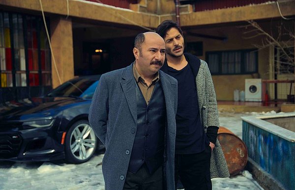 İçerde ve Çukur dizilerinin devamı olarak görülen Üç Kuruş'tan beklenen etki görülemedi. Diğer iki dizisi kadar büyük bir ivme yakalayamayan Show TV'nin iddialı dizisi Üç Kuruş, 2. sezon ihtimalini kaybetti.