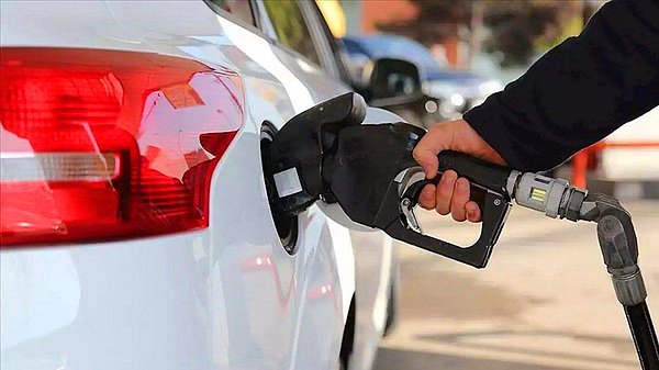 AB üyelerinin Rusya'ya petrol ambargosunu tartışmaları fiyatları yükseltiyor