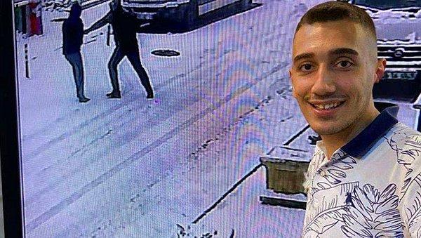 13. Ümraniye'de işe gitmek için evden çıkan Batuhan Kurt adlı genç, yolda yürürken kimliği belirlenemeyen bir kişinin bıçaklı saldırısına uğradı.