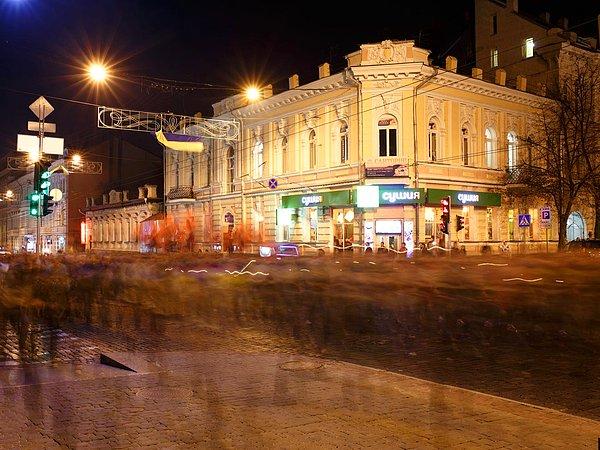 Harkov'daki Sumskaya Caddesi'nin 2014'te çekilmiş fotoğrafı. 👇