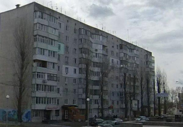 Borodyanka'daki Lenin Caddesi üzerindeki bir apartman. 👇
