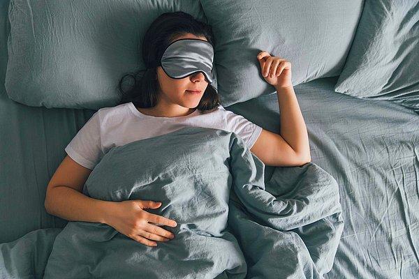 Düzensiz uyuyan kişilerin zihinsel sağlık bozukluklarına sahip olma olasılığı normalden iki kat daha fazladır.