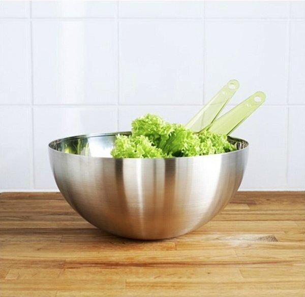 7. Meyve, sebze, bulaşık yıkamak, salata yapmak ve daha birçok şey için kullanabileceğiniz derin bir kap her mutfağa lazım!