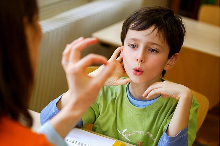 Çocuklarda Kekemelik Belirtileri ve Tedavisi…