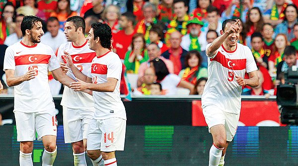 2012 senesinde ve son olarak Portekiz ile karşılaştığımız mücadeleyi ise 3-1 kazanmayı başarmıştık. 2 golü Umut Bulut atarken, bir golü de kendi kalesine Pepe atmıştı. Portekiz'in tek golü Nani'den gelmiş, Ronaldo penaltı atışından yararlanamamıştı.