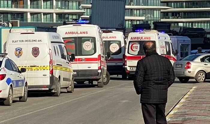 İstanbul'da Adliye Önünde Silahlı Çatışma: 3 Ölü, 4 Yaralı