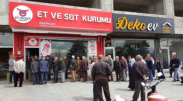 6. ESK’nin Genel Müdürü Uzun’un, zammı “Kuyrukları azaltma isteği” ile açıklaması şaşkınlık yarattı. 2017’den bu yana kurumu yöneten Uzun’un döneminde zarar katlandı, ölçüsüzce borçlanıldı, öz kaynaklar kaybedildi.