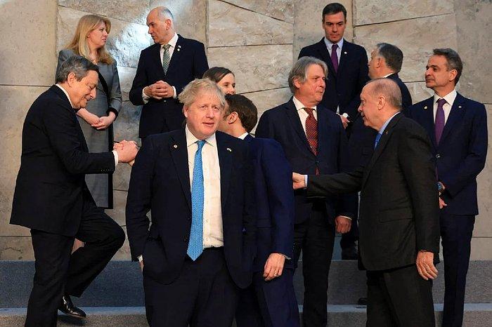 İngiltere Başbakanı Johnson'ın NATO Zirvesi'ndeki Görüntüleri Gündem Oldu