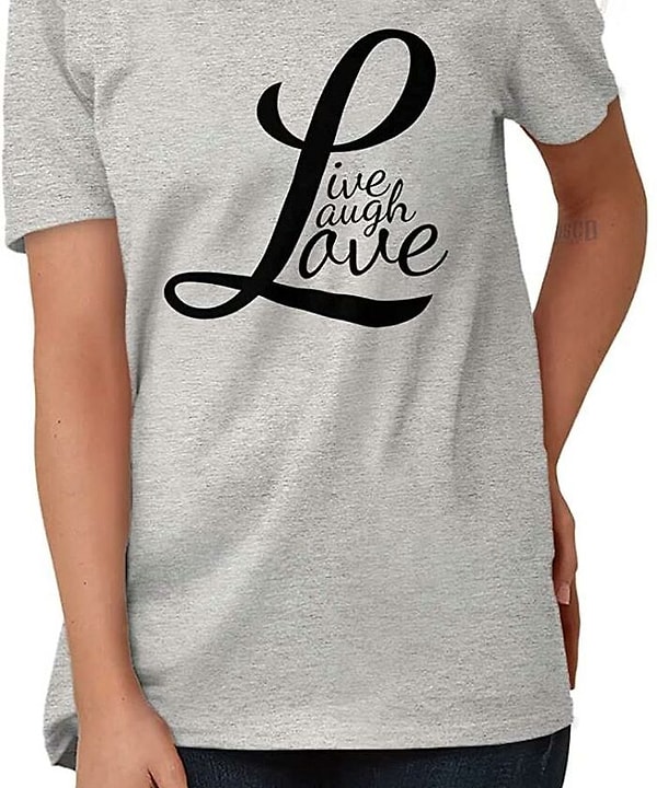 2. "Ненавижу, когда я нахожу симпатичный топ с идеальной длиной и вырезом, но на нем какой-то принт с глупой фразочкой, типо: «Живи. Смейся. Люби»"