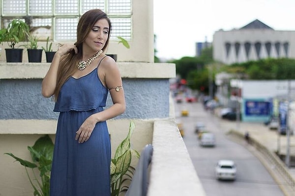 4. "Одежда с вырезами, из-за которых почти невозможно носить бюстгальтер."