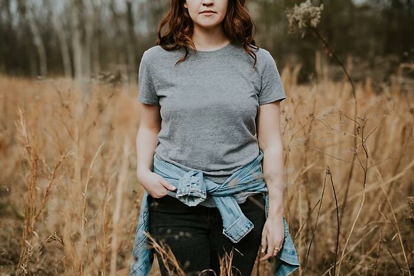 14. "Обычная женская посадка футболок. Я ненавижу их! Слишком облегающие, странные рукава и декольте... Я никогда не чувствовала себя в них комфортно. Как только я обнаружила более квадратные и гендерно-нейтральные модели, то почувствовала себя намного увереннее и счастливее. Просто разная посадка для одного и того же типа одежды может иметь большое значение!"