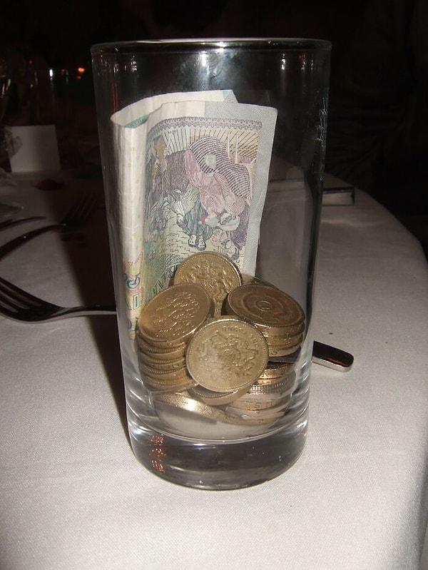 8. За деньги можно купить счастье