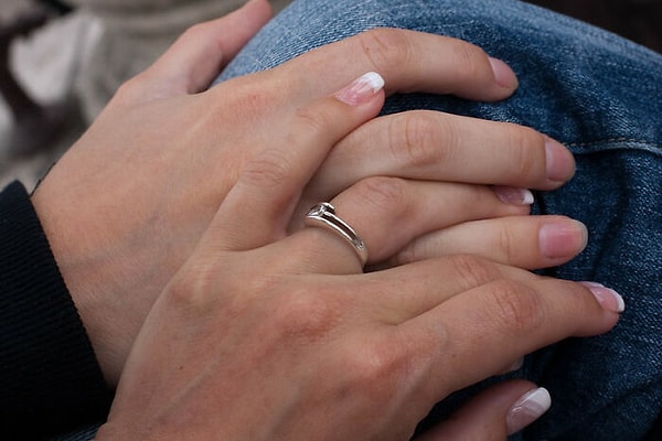 11. Если кто-то вам изменяет, вы должны уйти, иначе они будут считать вас слабым человеком