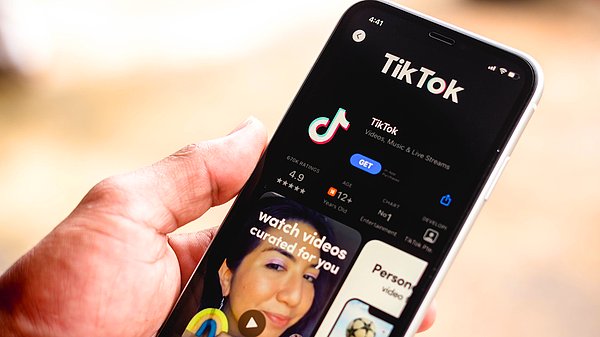 Geçtiğimiz yıl Aralık ayında yine TikTok çalışanı olan Candie Frazier, çalışma koşullarının zor olduğu ve zihinsel sağlığının bu yüzden bozulduğu gerekçesiyle şirkete dava açmıştı.