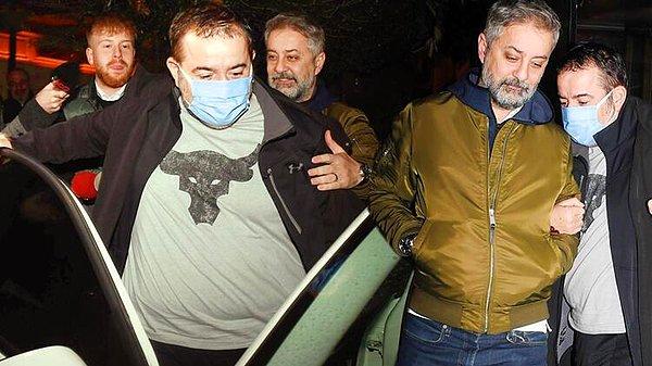 9. Alkolü bir tık fazla kaçıran Ata Demirer, mekan çıkışı ayakta durmakta güçlük çekti.