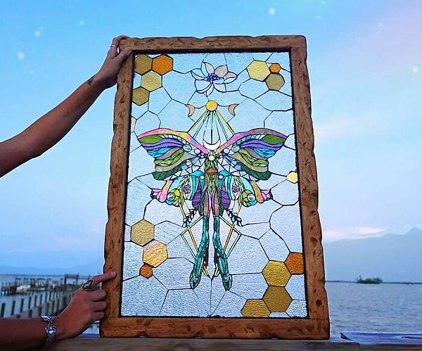 14. «Ребята! Она сделана из зачарованного стекла, аметиста и золота!»