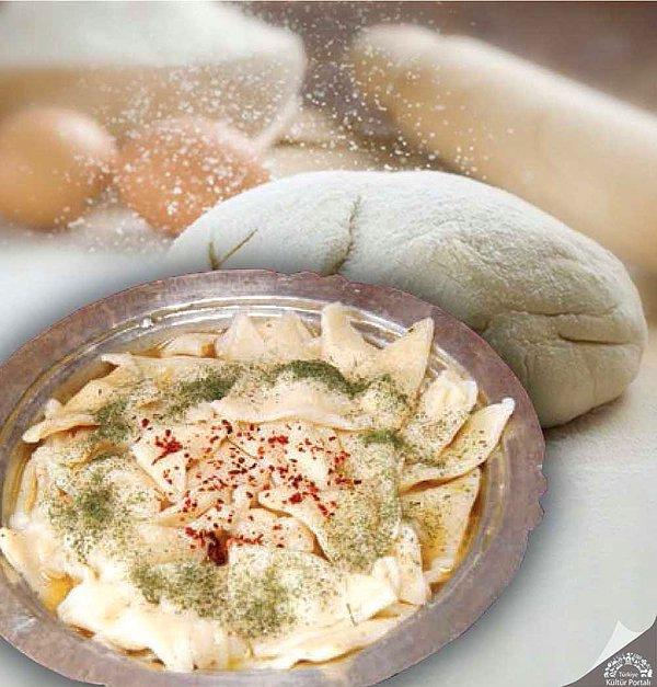 78. Karabük-Perohi. Perohi/piruhi kökeni Osmanlı'ya dayanan bir yemektir. Kökeni Rusça piruşkiden gelir. Bir çeşit mantıdır.