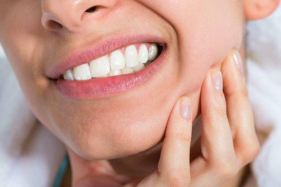 Diş Gıcırdatma Neden Olur, Nasıl Geçer?