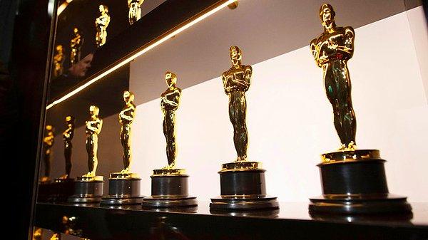 5. Oscar kazanan ünlülere eğer Oscar heykellerini satmak isterlerse ilk teklifi 1 dolar karşılığında Akademi'ye götürmelerine dair anlaşma imzalatılıyor.