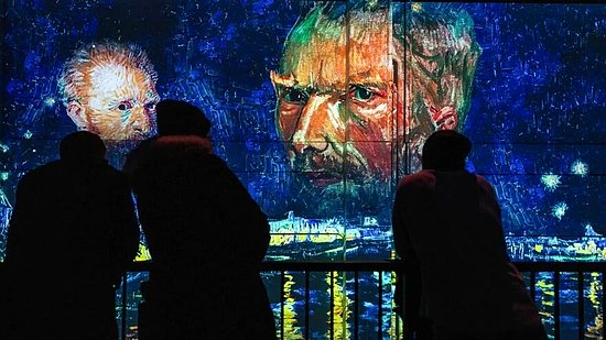 Dijital Sanat Yine Büyüledi: Van Gogh Tablolarının Arasında Dolaşmak Mümkün!