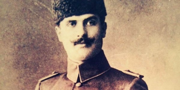 Bugün ölen Türkler arasında olan Fuat Uzkınay, askerliğini yaptığı sırada 1914'te Ayastefanos'taki Rus Abidesi'nin yıkılışını 150 metrelik filme çekerek, Türk sinemasında ilk kez film çeken kişi olur. Yani Uzkınay bizim ilk sinemacımızdır.