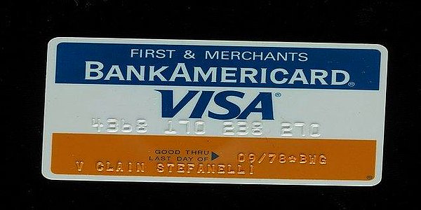 8. 1970 yılında Bank Americard, kredi kartlarını düzenleyen ve yöneten bir bankalar arası kart kuruluşu olan National BankAmericard'a dönüşmüş. Son olarak da 1976'da hepimizin bildiği Visa ismine dönüştürülmüş.