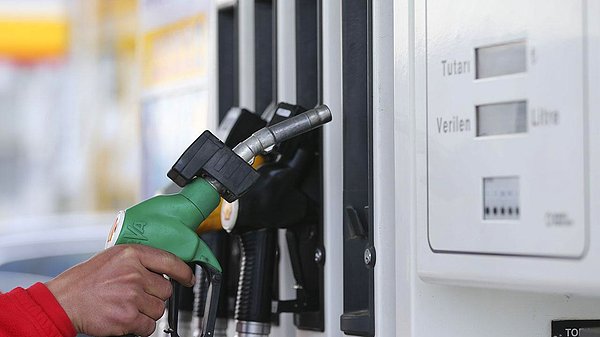 Petrol roket gibi fırlarken, geri çekilme rahatlattı