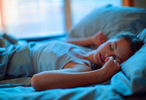 8. Sütyenle uyumak sağlığa zararlı mı?